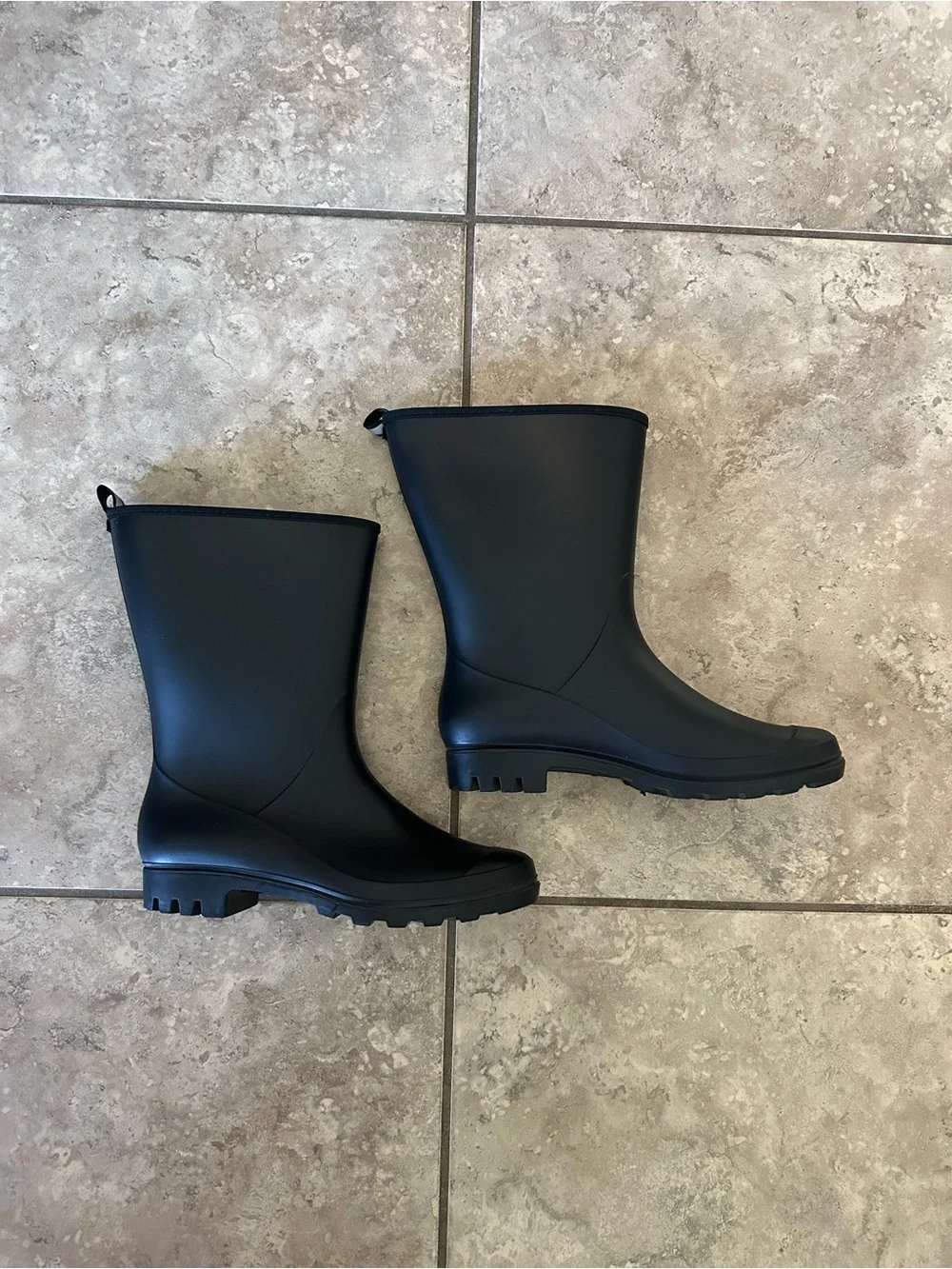 Women’s Mid Calf Waterproof Rain Boots